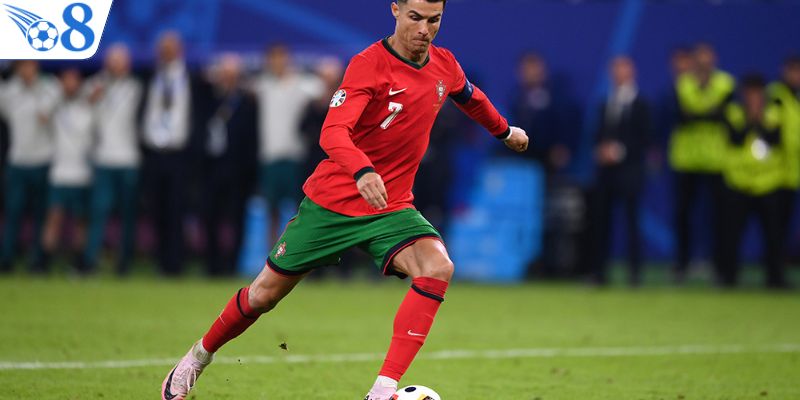  Cristiano Ronaldo - Top cầu thủ nhiều bàn thắng nhất